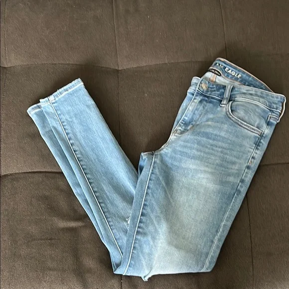 American Eagle Light Blue Jeans - Picture 8 of 8